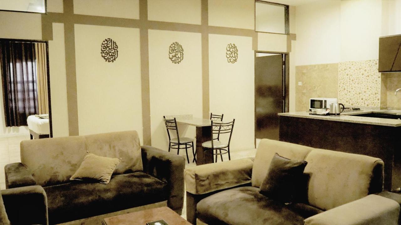 Al Fawanes Hotel Apartments Amman Exterior foto