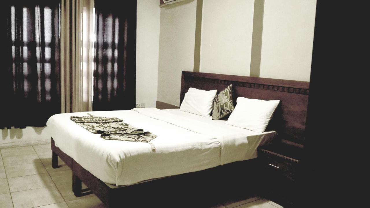 Al Fawanes Hotel Apartments Amman Exterior foto