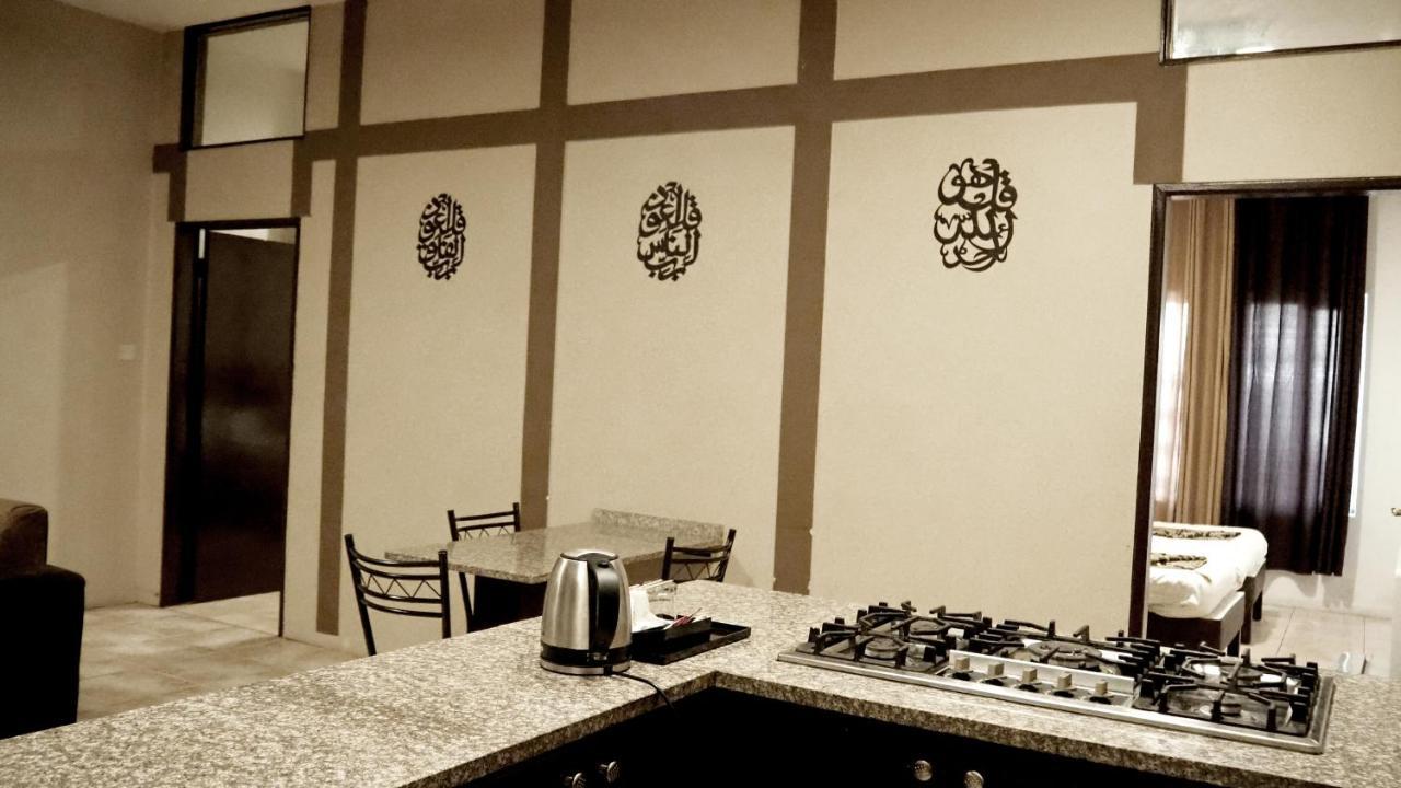 Al Fawanes Hotel Apartments Amman Exterior foto