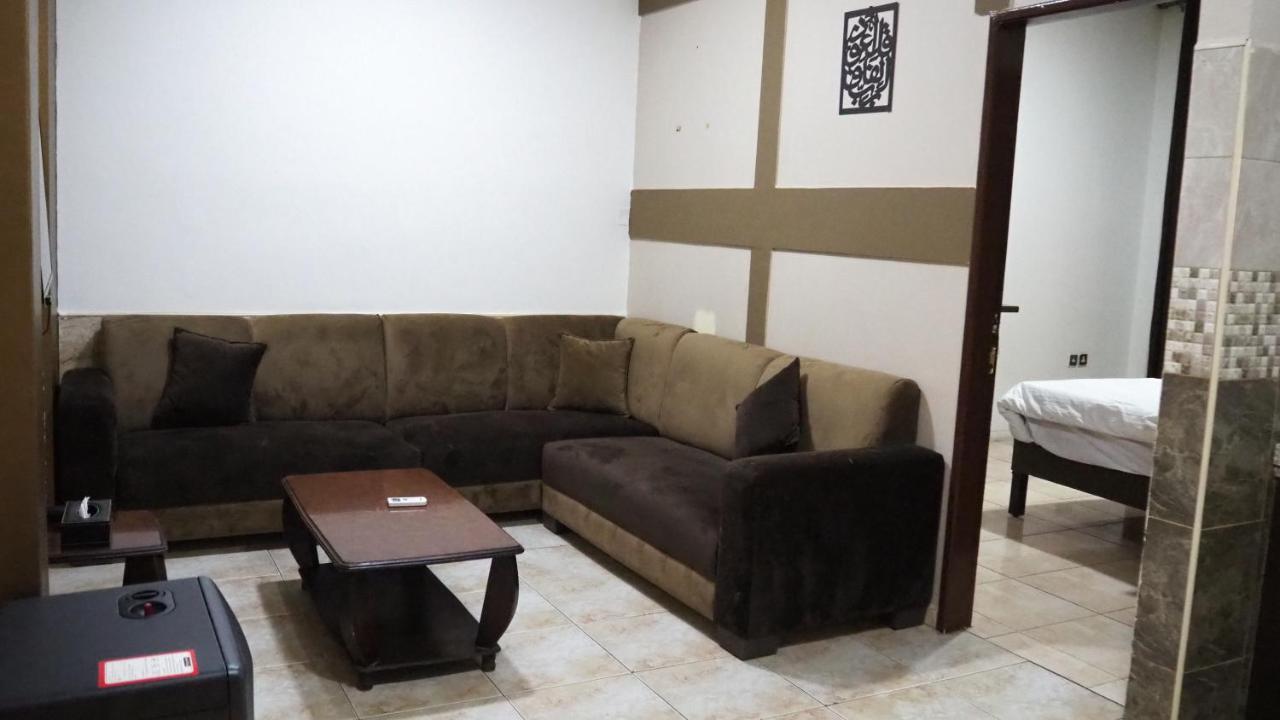 Al Fawanes Hotel Apartments Amman Exterior foto