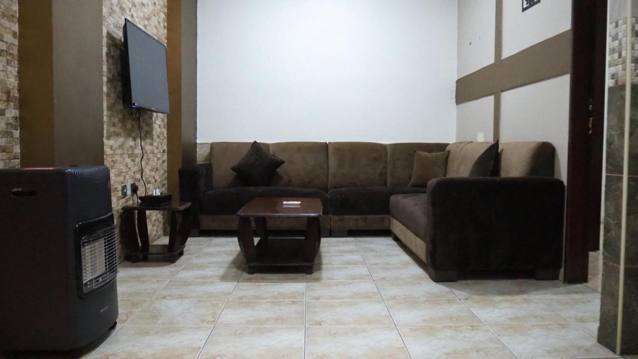Al Fawanes Hotel Apartments Amman Exterior foto